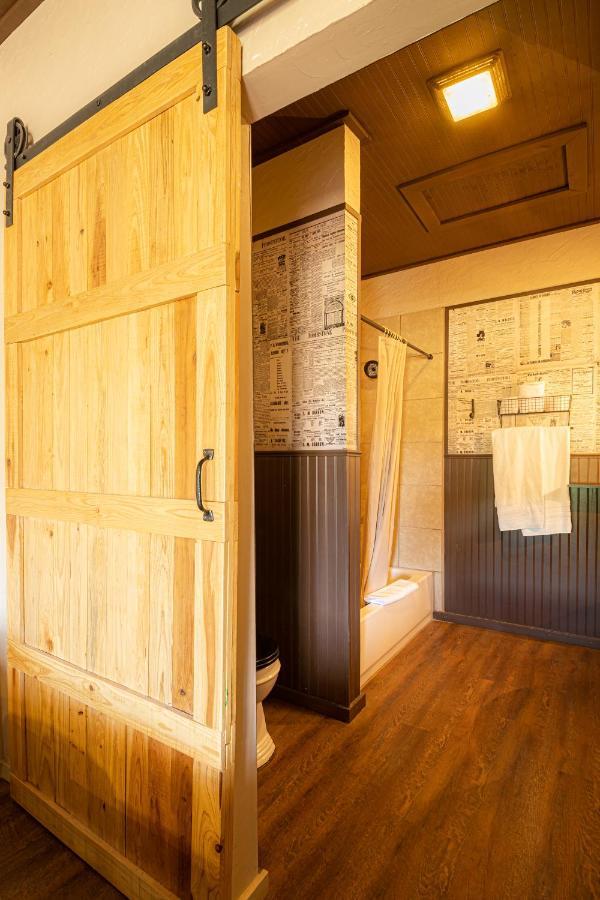 -Pet Friendly- Miners Cabin #6 - King Bed With Private Balcony Tombstone Exterior photo
